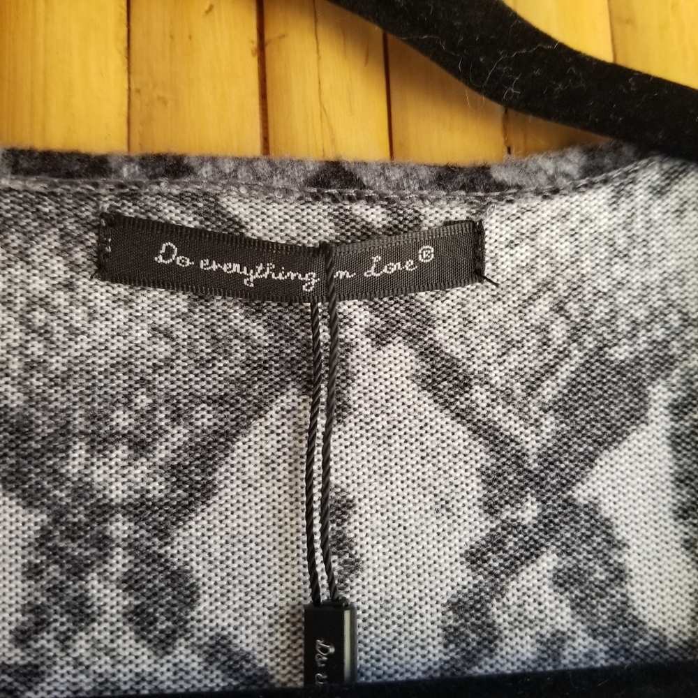 Last one lightweight python cardigan. - Picture 5 of 6